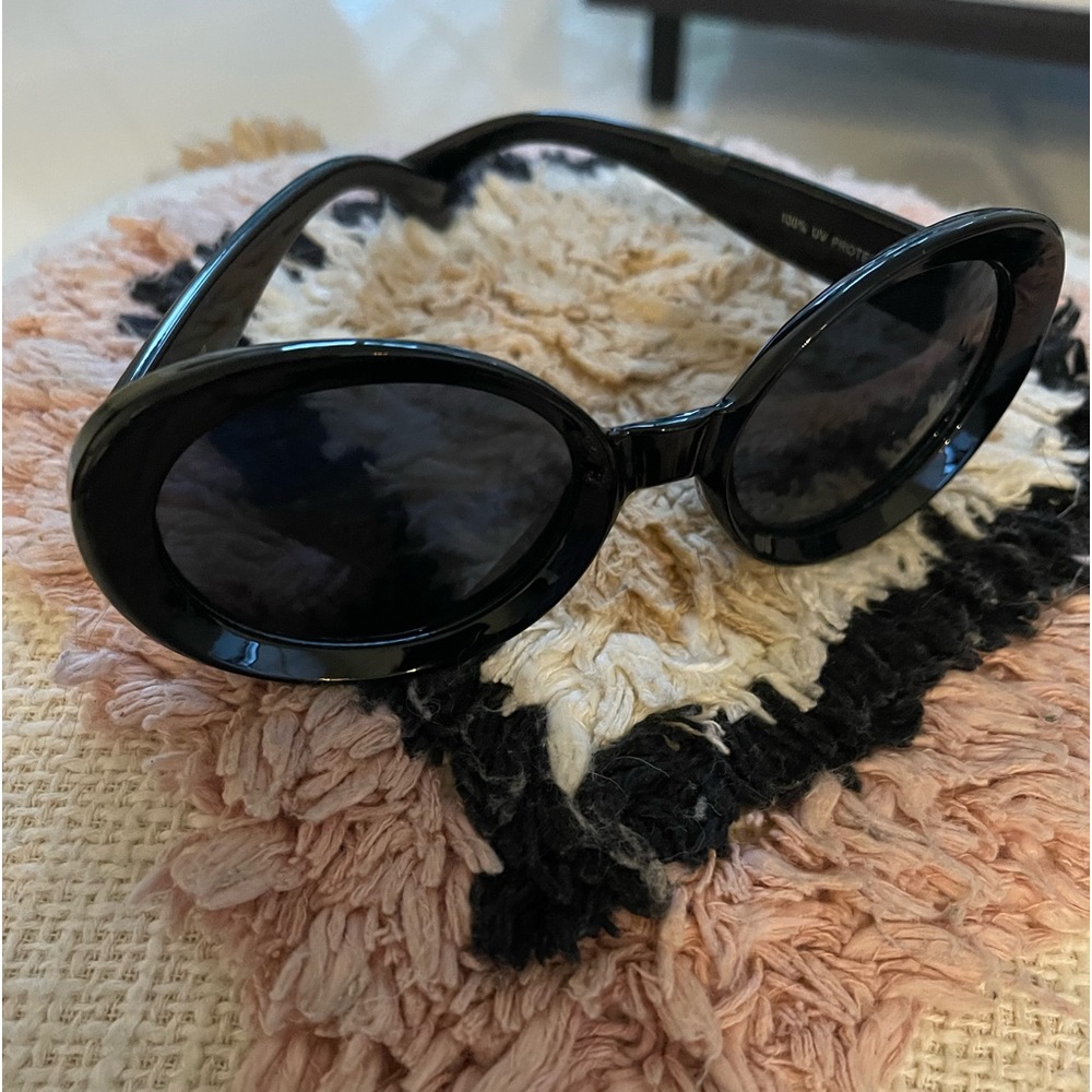 Plastic Oval Sunglasses 100% UV protection